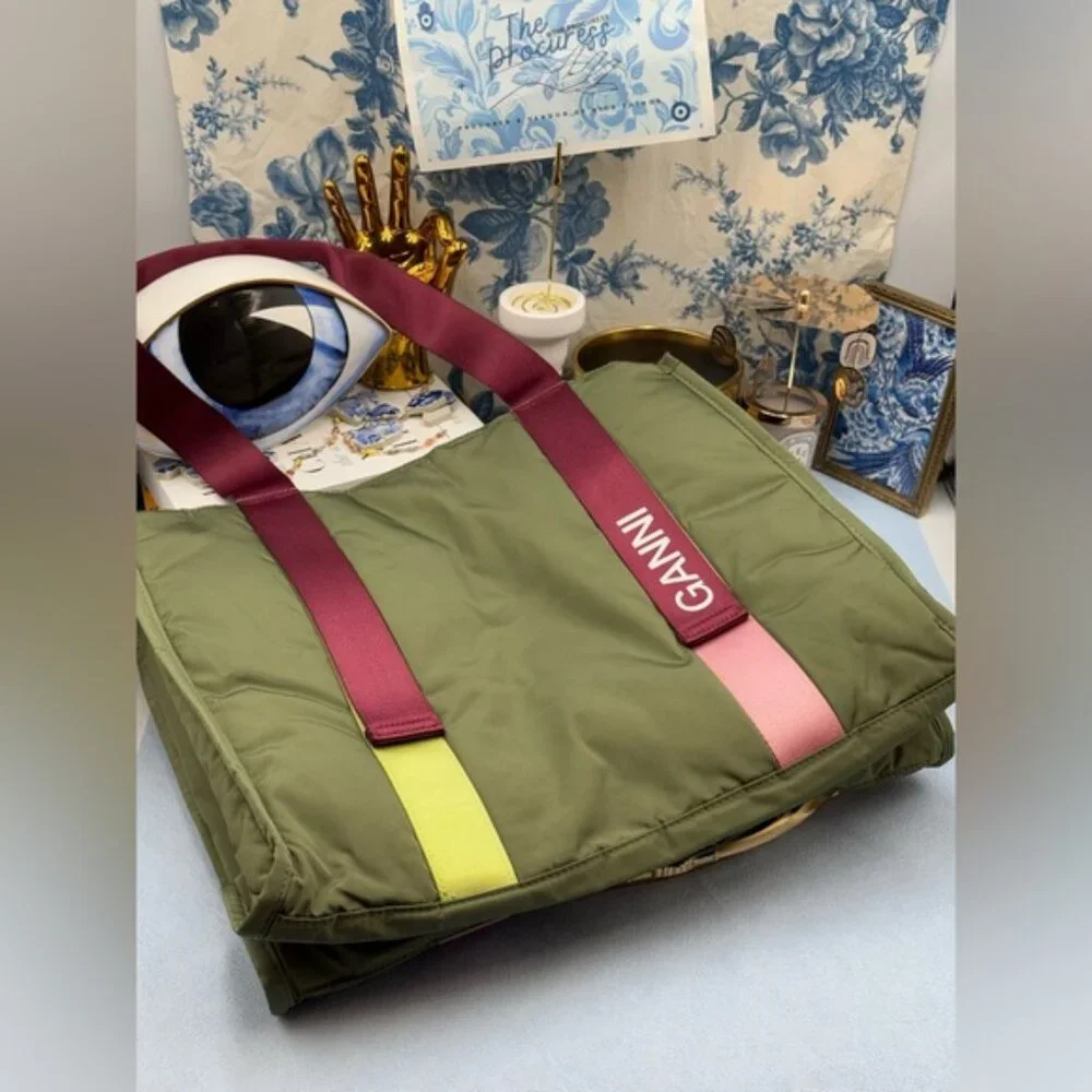 🆕 GANNI 🧿 NWT Medium Recycled Tech Tote, Kalamata & Burgundy - Picture 11 of 12